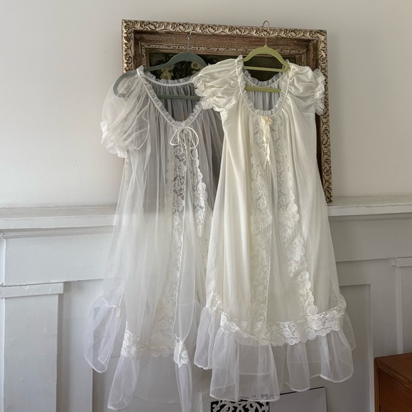Vintage White and Cream Lace Slip & Robe - Picture 4 of 8